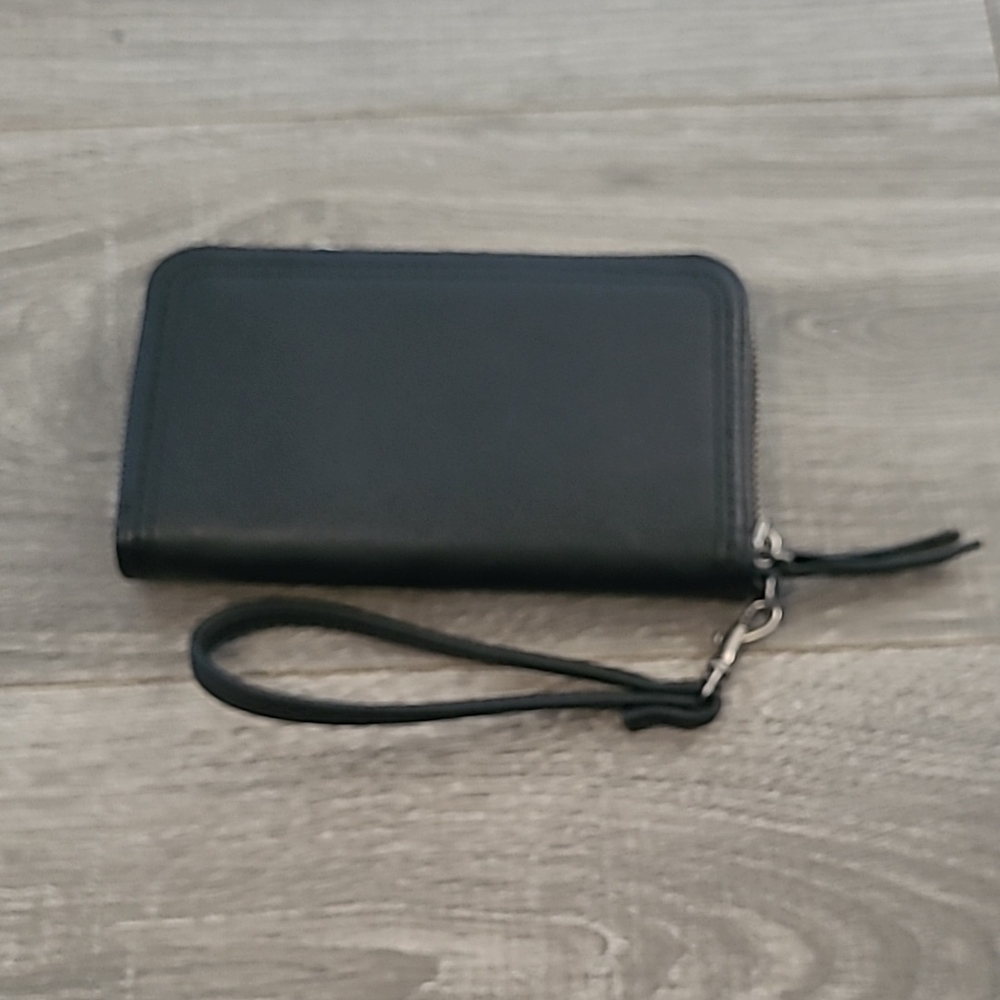 Universal Thread black wristlet wallet